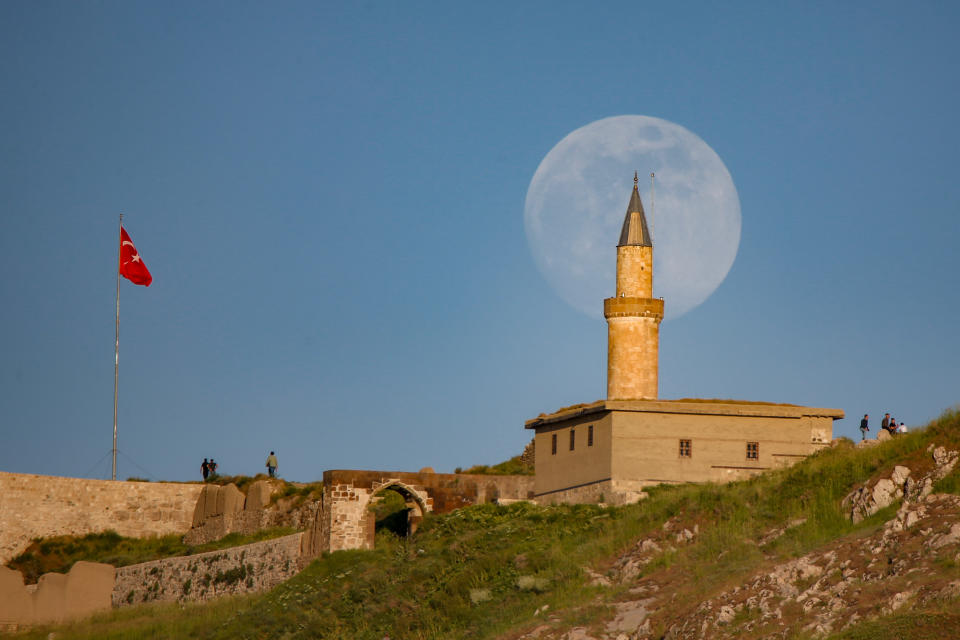 VAN, TURKEY - JUNE 04: Full moon rises over Suleyman Han Mosque on the summit of Van Castle on June 04, 2020, in Van province, Turkey.  People allowed to visit historical places with the "new normal" process as authorities took a set of new decisions to ease restrictions related to the novel coronavirus (COVID-19) whilst the country made advances in its fight against the pandemic. (Photo by Ozkan Bilgin/Anadolu Agency via Getty Images)