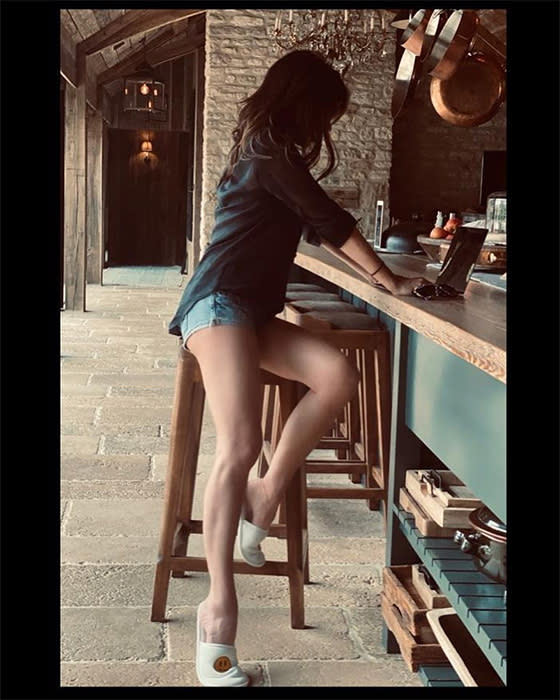 Victoria-Beckham-kitchen-Cotswolds