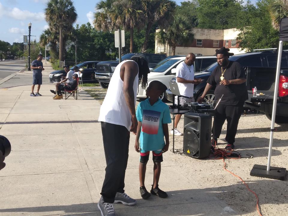 Jacksonville Jaguars cornerback Shaquill Griffin hosted a barbecue with the Eastside Brotherhood Club to interact with the residents on Jacksonville Eastside, which is just more than a mile away from TIAA Bank Field.
