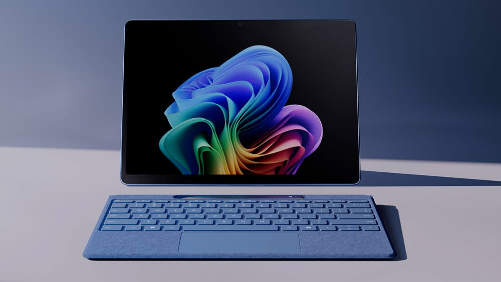  The Microsoft Surface Pro 11 and Surface Flex Keyboard on a desk. 