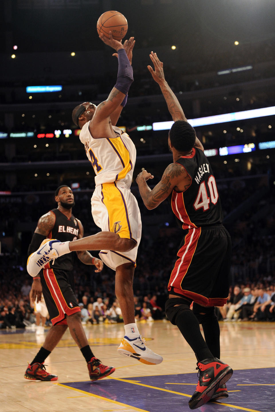 LOS ANGELES, CA - MARCH 04: Kobe Bryant #24 of the Los Angeles Lakers takes a jumper in front of Udonis Haslem #40 and LeBron James #6 of the Miami Heat during the game at Staples Center on March 4, 2012 in Los Angeles, California. NOTE TO USER: User expressly acknowledges and agrees that, by downloading and or using this photograph, User is consenting to the terms and conditions of the Getty Images License Agreement. (Photo by Harry How/Getty Images)