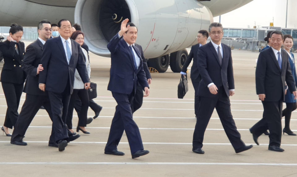 前總統馬英九27日飛抵上海浦東機場，正式展開他的12天祭祖交流、歷史參訪之旅。（藍孝威攝）