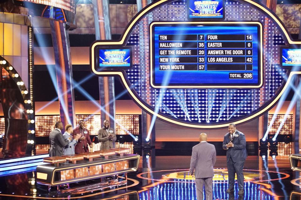 <p>If your family makes it to the Fast Money round and you're one of the lucky two chosen to play, the show goes to great lengths to ensure no cheating takes place. According to <a href="https://www.on3.com/teams/kentucky-wildcats/news/survey-says-an-interview-with-lexingtons-own-family-feud-winner/" rel="nofollow noopener" target="_blank" data-ylk="slk:former contestant;elm:context_link;itc:0;sec:content-canvas" class="link ">former contestant</a> Mary Margaret Pendleton, one player goes backstage and puts on headphones with loud music, while the other one plays. </p>