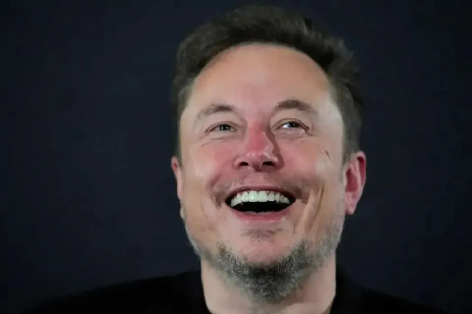 美國億萬富翁馬斯克（Elon Musk）被聯邦法官要求，在美國證券交易委員會，對其以 440 億美元收購 Twitter（現為 X 社交媒體）的調查中再次作證，並給監管機構和這位億萬富翁一周的時間，探討作證的時間和地點。   圖：翻攝自騰訊網