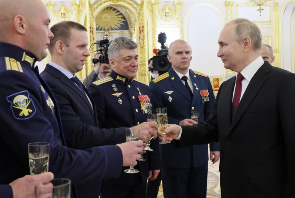 <div class="inline-image__caption"><p>Vladimir Putin toasts with servicemen awarded with Gold Star medals of Heroes of Russia during a ceremony on the eve of Heroes of the Fatherland Day, at the Kremlin in Moscow, Russia December 8, 2022.</p></div> <div class="inline-image__credit">Sputnik/Mikhail Metzel via Reuters</div>