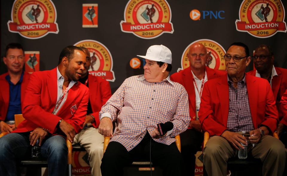 Reds great Pete Rose, center, talks with Reds Hall of Famer Barry Larkin during a press conference.