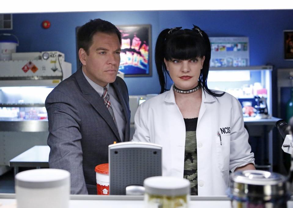 In 15. Staffeln spielte Pauley Perrette (mit Michael Weatherly) in der Erfolgsserie "NCIS" die Rolle der Abby Sciuto. (Bild: SAT.1 / CBS Television)