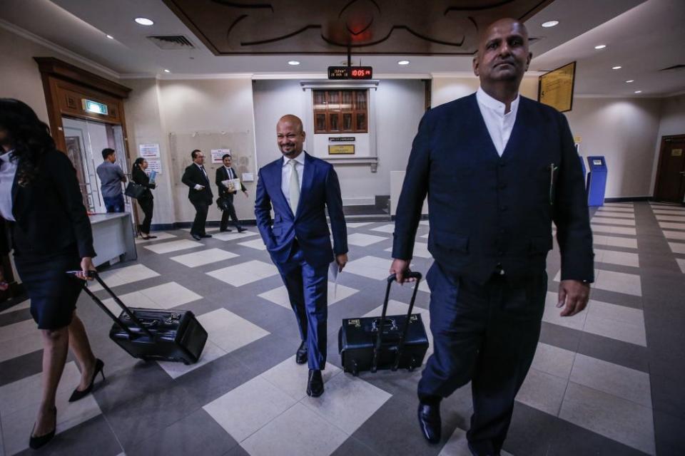 Ex-1MDB CEO Arul Kanda Kandasamy (centre) is pictured with his lawyer Datuk N. Sivananthan at the Kuala Lumpur Court Complex November 15, 2019. — Picture by Hari Anggara