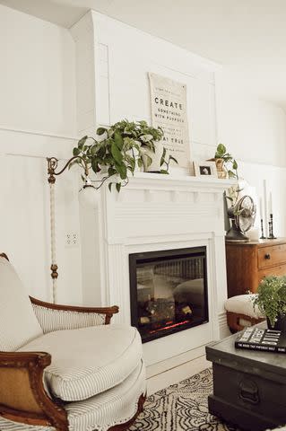 <p><a href="https://www.lizmarieblog.com/2019/03/diy-farmhouse-fireplace/" data-component="link" data-source="inlineLink" data-type="externalLink" data-ordinal="1">Liz Marie Blog</a></p>