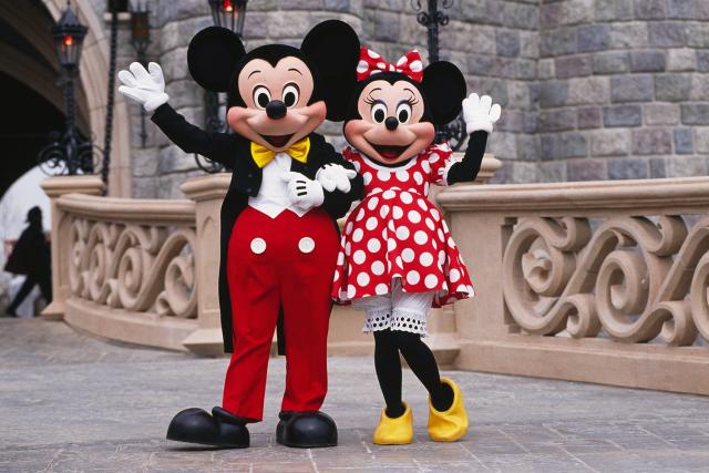 Minnie Mouse to Wear Pantsuit for First Time in History for Disneyland  Paris' 30th Anniversary