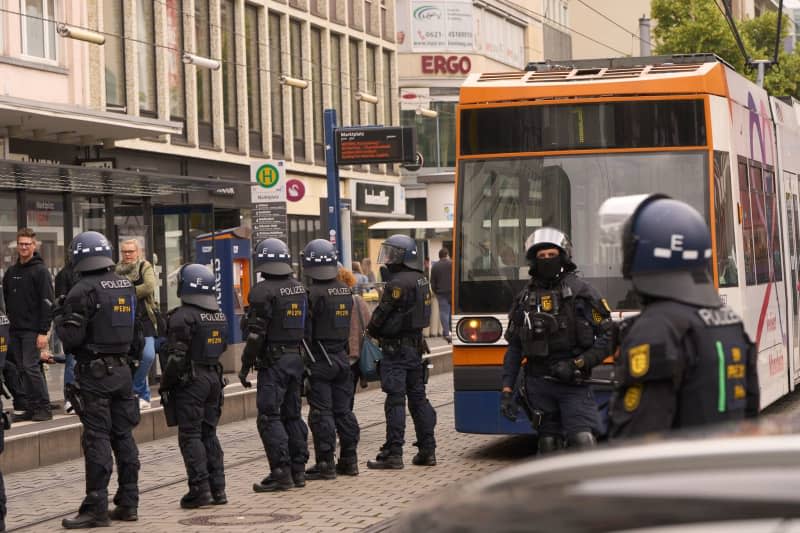 Police officers secure a human chain by the members of the Antifa as they demonstrate against a rally of the Alternative for Germany (AfD) party, in the aftermath of a knife attack that left several people injured in Mannheim. Thomas Frey/dpa