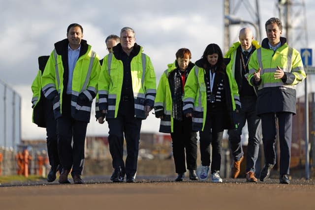 Sir Keir Starmer visits a clean power facility