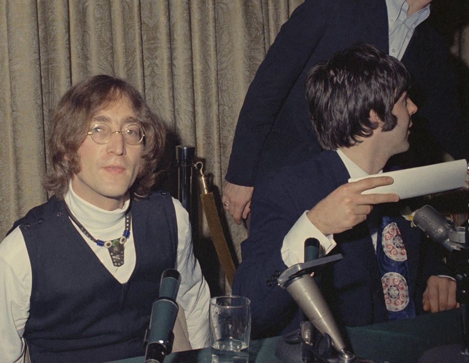 John Lennon e Paul McCartney a New York, 13 maggio 1968. (AP Photo/John Lindsay)