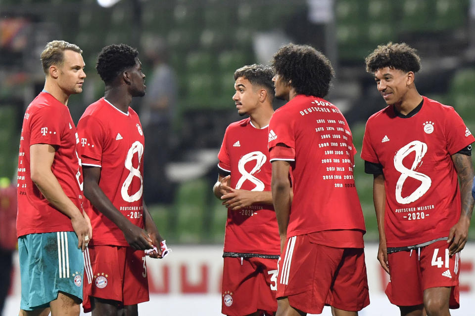 Los jugadores del Bayern Múnich festejan la conquista de su octavo título consecutivo de la Bundesliga, el martes 16 de junio de 2020, luego de imponerse al Werder Bremen (AP Foto/Martin Meissner, Pool)