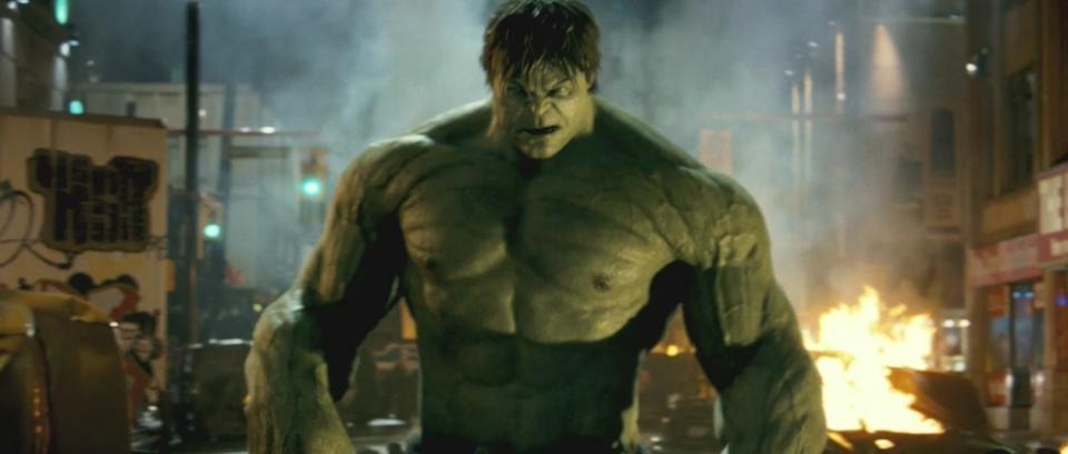 <p>Louis Leterriers Bruce Banner (der diesmal von Edward Norton gespielt wurde) ist vermutlich die beste Inkarnation des Hulk, aber sie ist immer noch nicht großartig. Dem Film fehlen die Tiefe und das geniale Drehbuch, die wir aus vielen anderen modernen Marvel-Streifen kennen, daher wäre er nicht unbedingt unsere erste Wahl für einen Superheldenfilmabend. </p>