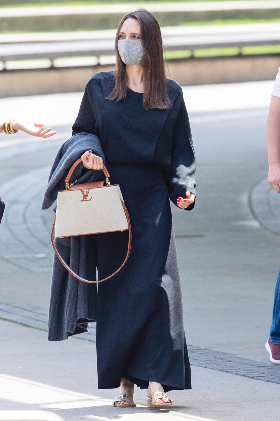 <p>A covered-up Angelina Jolie makes her way to The Brooklyn Museum in New York City on June 10.</p>