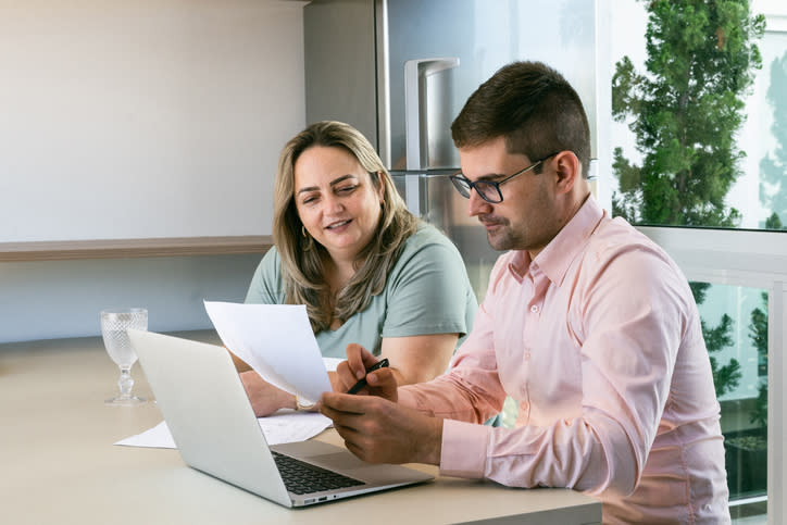 A woman meeting with a financial advisor to review which medical expenses she could itemize to claim a deduction.