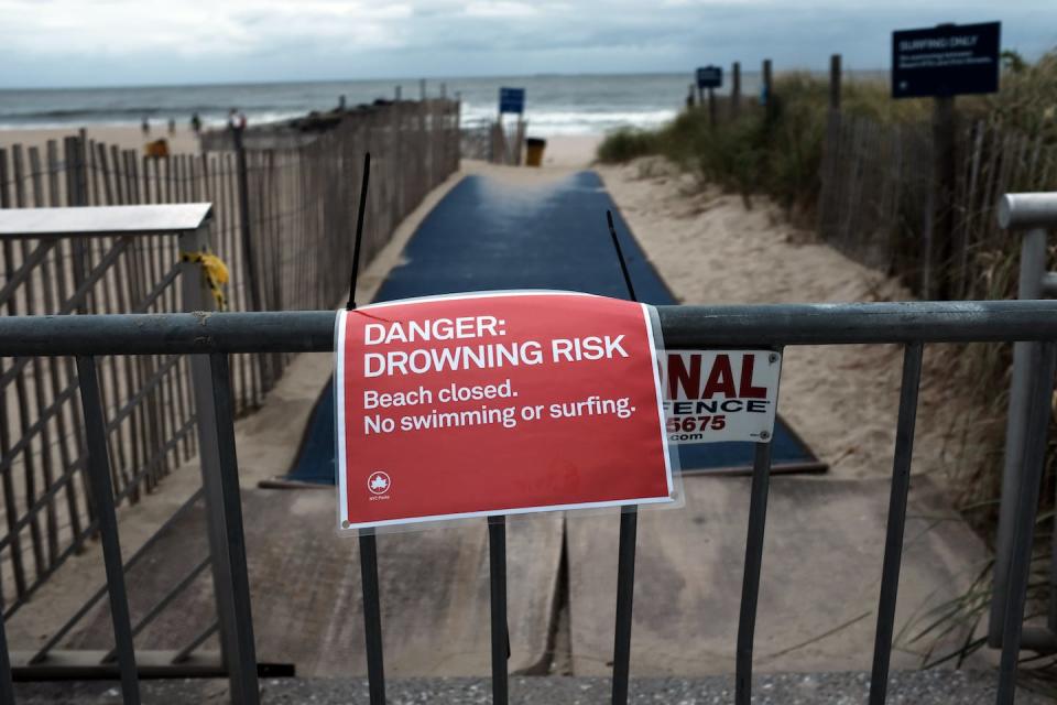 New York City closed public beaches in September 2019 after Hurricane Dorian caused strong rip currents along the Atlantic coast. <a href="https://www.gettyimages.com/detail/news-photo/sign-alerts-beach-goers-at-rockaway-beach-that-swimming-and-news-photo/1172788123" rel="nofollow noopener" target="_blank" data-ylk="slk:Spencer Platt/Getty Images);elm:context_link;itc:0;sec:content-canvas" class="link ">Spencer Platt/Getty Images)</a>