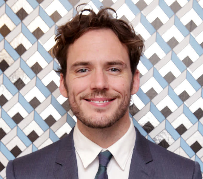 “The Hunger Games” star Sam Claflin wants you to know this photo of him going around is NOT actually him