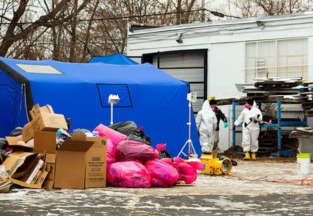 FILE PHOTO: FBI agents search the premises during a December 2013 raid on Arthur Rathburn’s warehouse in Detroit, Michigan. REUTERS/Steve Neavling/File Photo