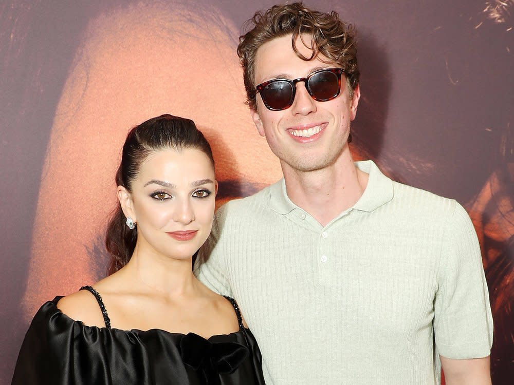 Marisa Abela und Jamie Bogyo bei einer "Back to Black"-Premiere. (Bild: imago/Cover-Images / Marion Curtis / Starpix for Focus Features)