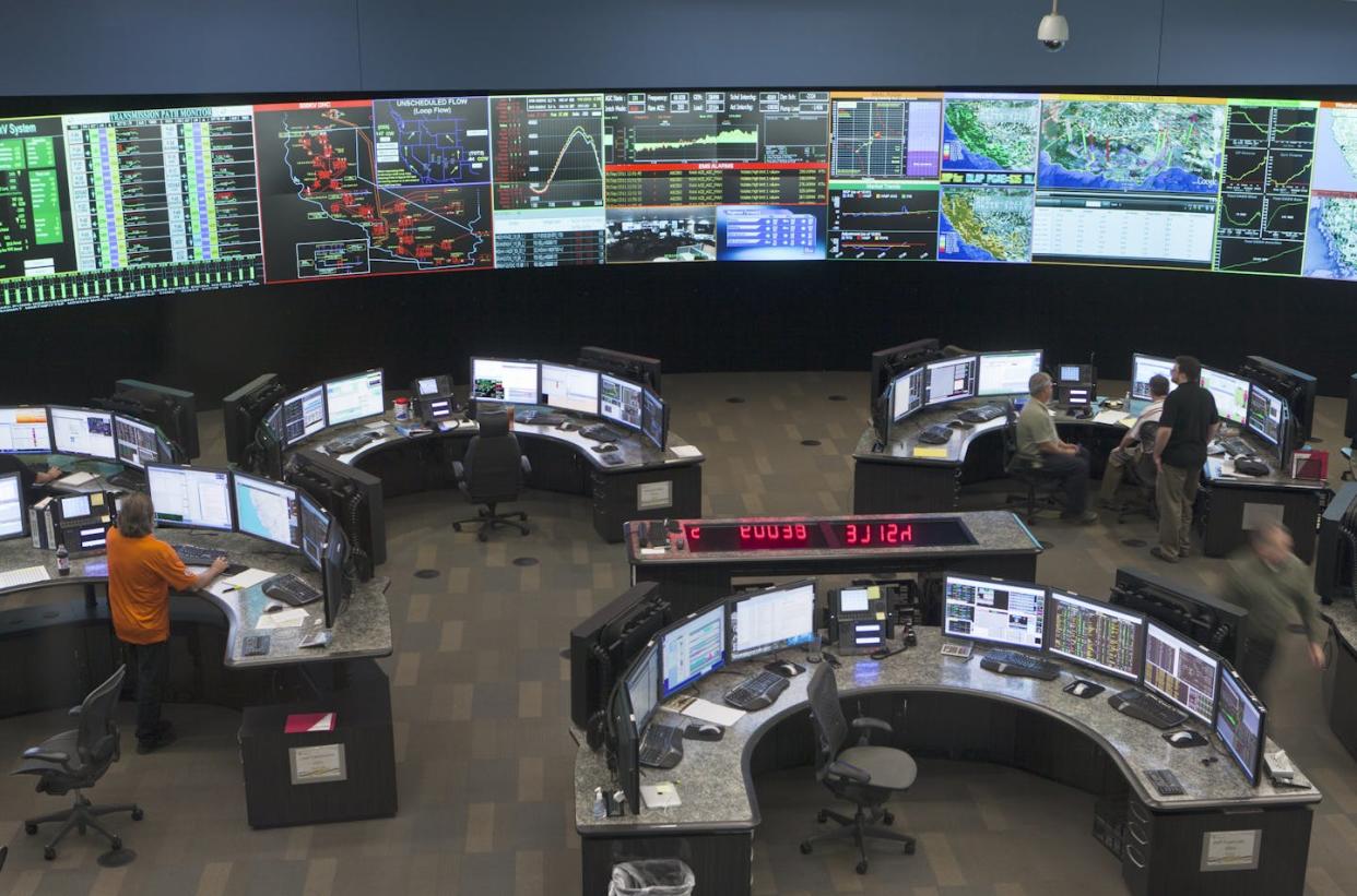 The control room of the California Independent System Operator, which manages the flow of electricity on the state's power grid. <a href="https://www.gettyimages.com/detail/news-photo/the-california-iso-is-the-operator-of-the-states-high-news-photo/548993529" rel="nofollow noopener" target="_blank" data-ylk="slk:Rolf Schulten/ullstein bild via Getty Images;elm:context_link;itc:0;sec:content-canvas" class="link ">Rolf Schulten/ullstein bild via Getty Images</a>