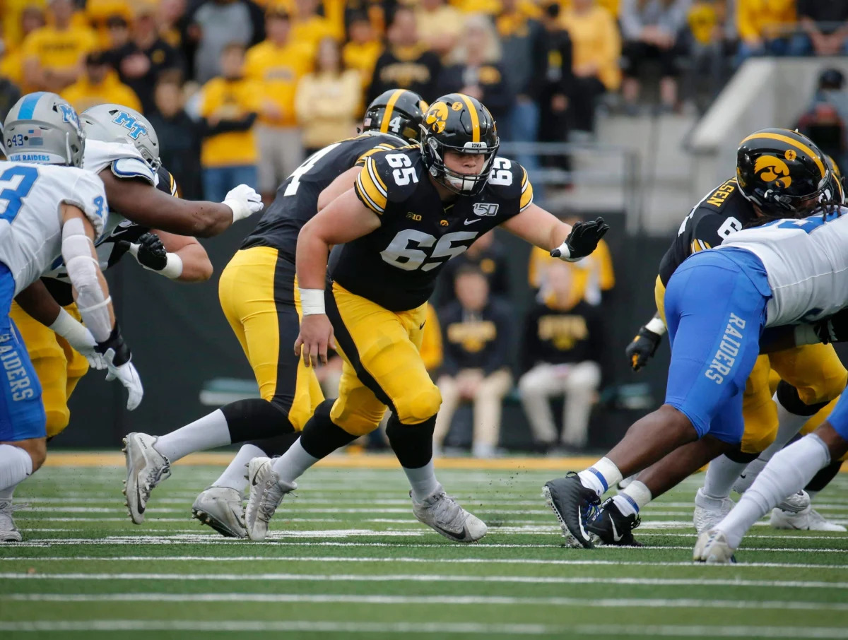 Iowa’s Tyler Linderbaum among Bleacher Report’s most likely 2022 NFL draft picks to start week one