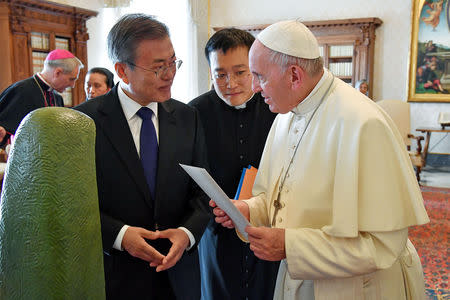 Pope Francis meets South Korean President Moon Jae-in during a private audience at the Vatican, October 18, 2018. Alessandro Di Meo/ Pool via Reuters