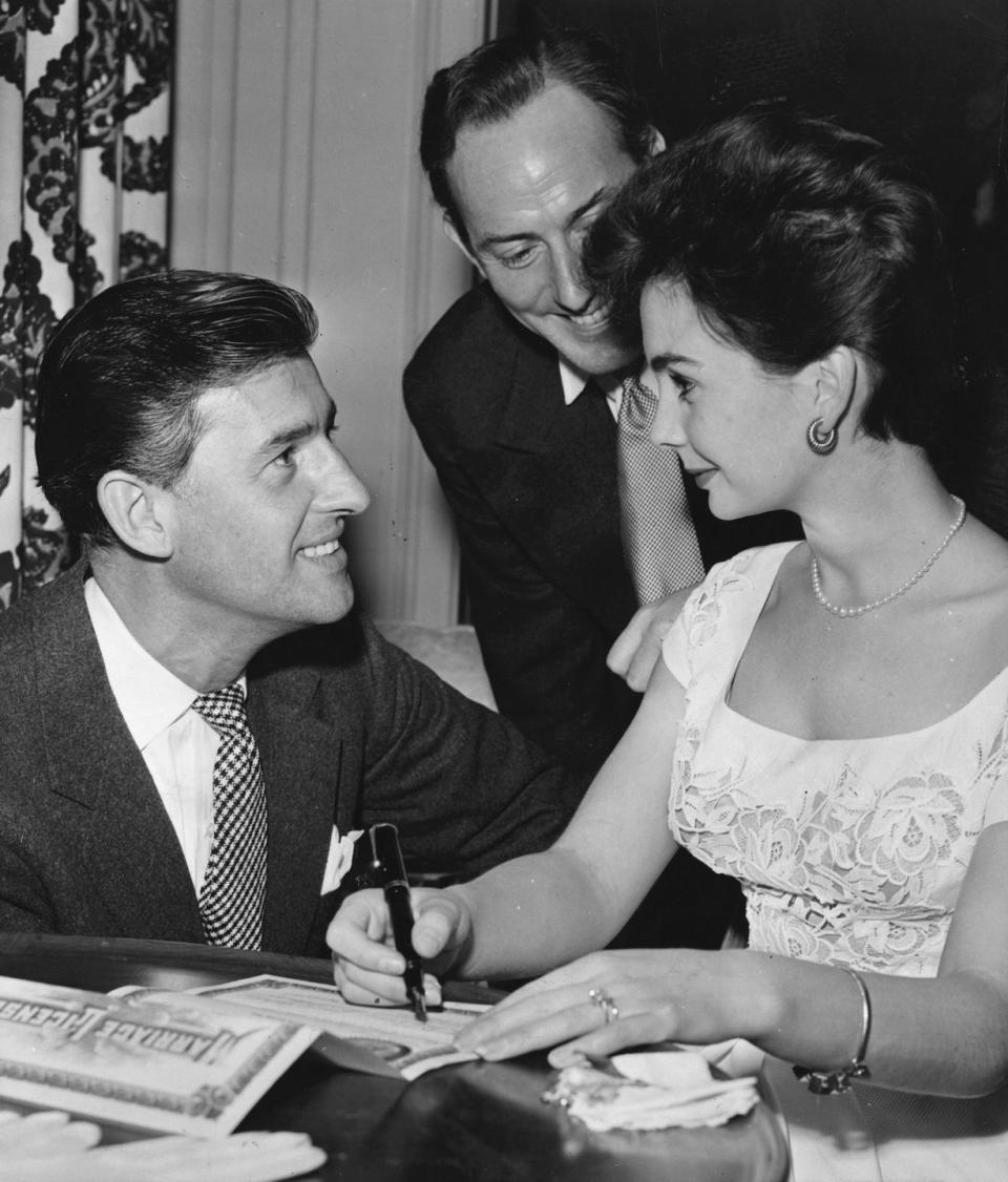 <p>English actors Jean Simmons and Stewart Granger look enamored as they sign their marriage license in 1950. The couple got married in Tucson, Arizona, but sadly divorced in 1960.</p>