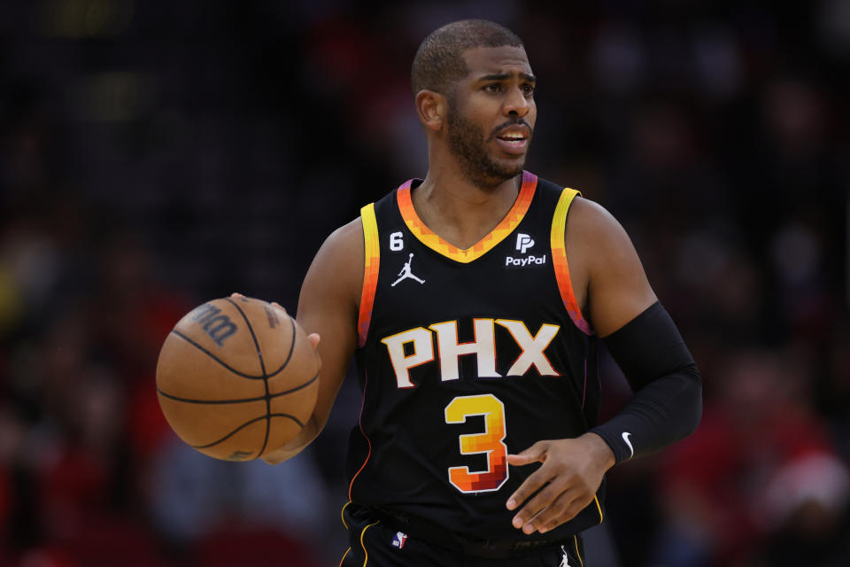 HOUSTON, TEXAS - DECEMBER 13: Chris Paul #3 of the Phoenix Suns controls the ball against the Houston Rockets during the first half at Toyota Center on December 13, 2022 in Houston, Texas. NOTE TO USER: User expressly acknowledges and agrees that, by downloading and or using this photograph, User is consenting to the terms and conditions of the Getty Images License Agreement. (Photo by Carmen Mandato/Getty Images)