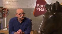 Er sog die Pracht der Bronzefigur in sich auf: "Sensationell! Ich mag das, wenn was Verrücktes kommt!" (Bild: ZDF)