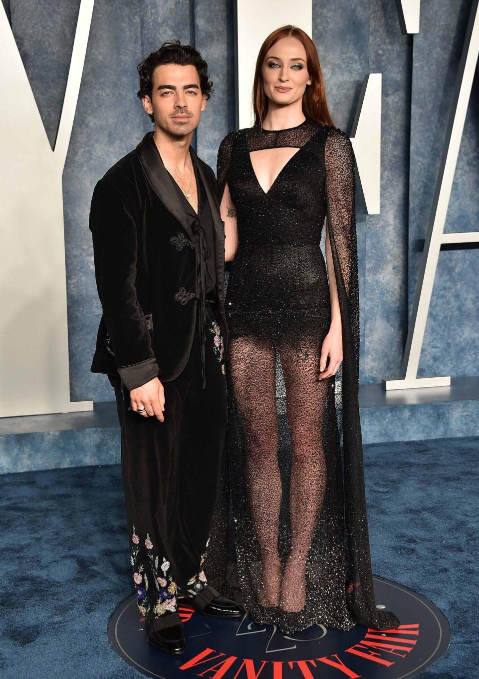 Joe Jonas & Sophie Turner on red carpet