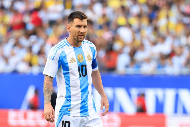 A diferencia del amistoso ante Ecuador, Lionel Messi será titular y capitán este viernes