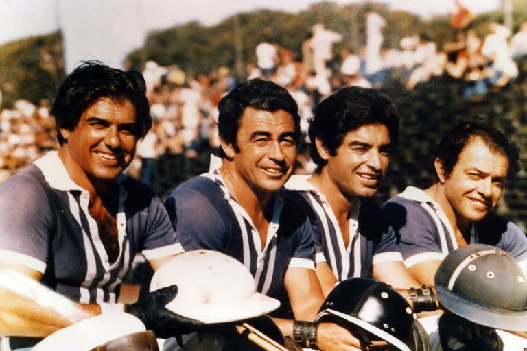 La alineación de Santa Ana, triplecoronado en 1973, del 4 al 1: Francisco Dorignac, Daniel González, Héctor "Cacho" Merlos y Gastón Dorignac.