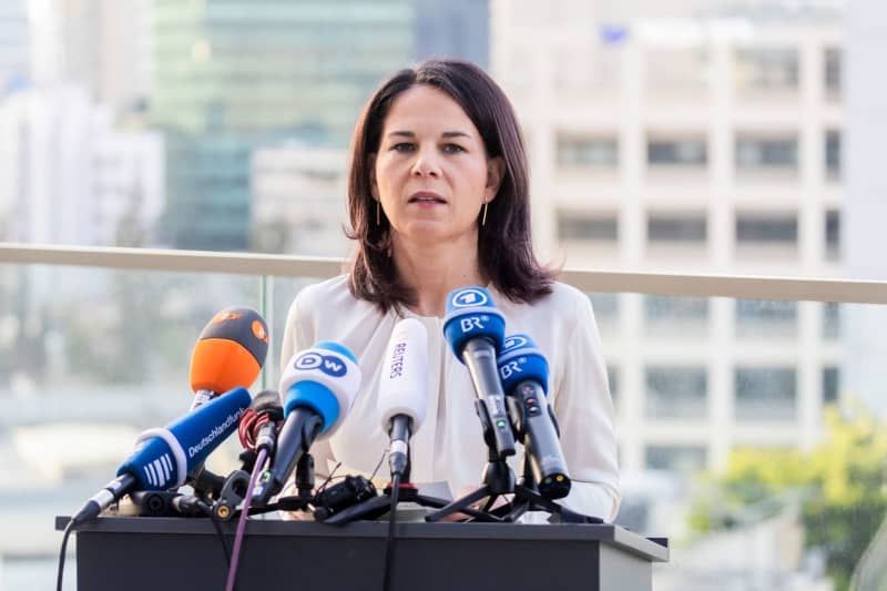 Annalena Baerbock, German Foreign Minister, gives a press statement on the terrace of the German Embassy in Tel Aviv. Christoph Soeder/dpa