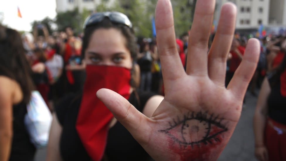 Millones han salido a protestar en Chile en los últimos meses en contra de la desigualdad. Foto: Getty Images.