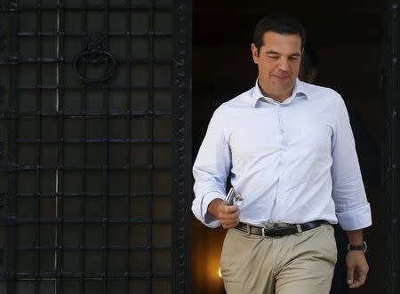 Greek Prime Minister Alexis Tsipras leaves his office at Maximos Mansion in Athens, Greece, August 20, 2015. REUTERS/Stoyan Nenov