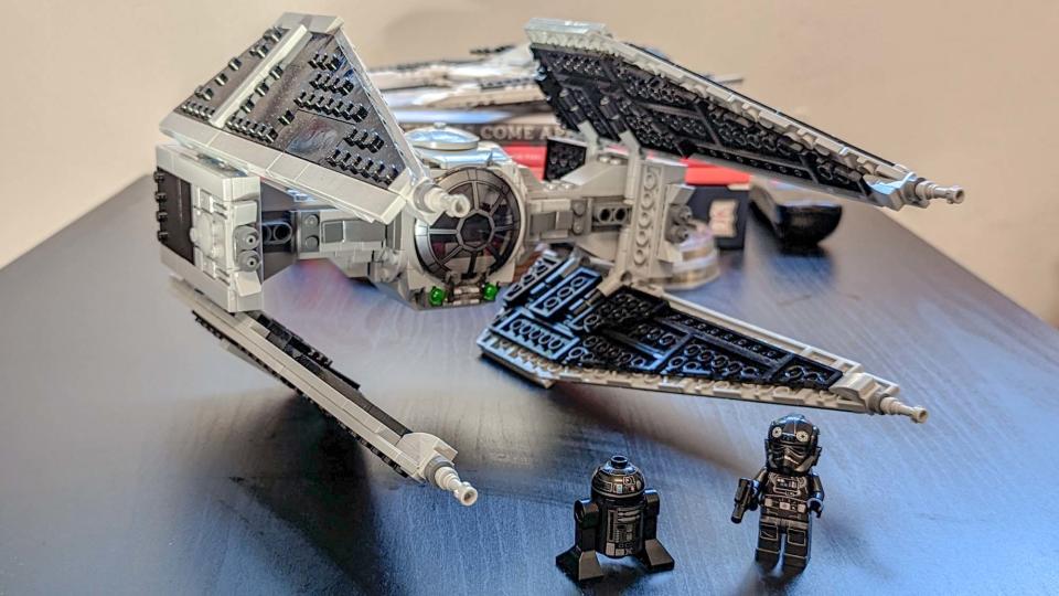 Mandalorian Star Wars Fang Fighter vs. TIE Interceptor set