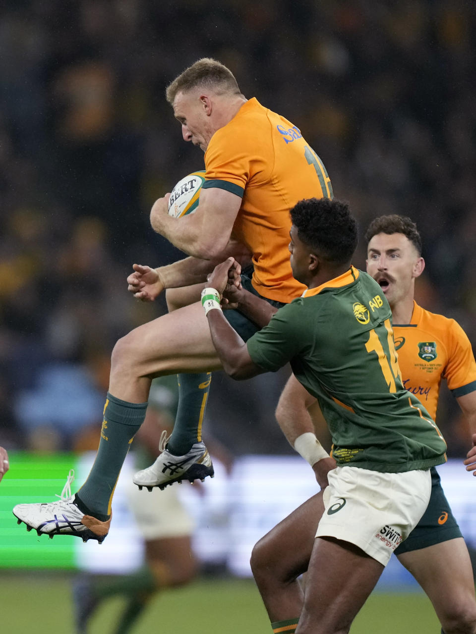 Australia's Reece Hodge, left, gathers in a high ball in front of South Africa's Canan Moodie during their Championship Rugby test match in Sydney, Saturday, Sept. 3, 2022. (AP Photo/Rick Rycroft)