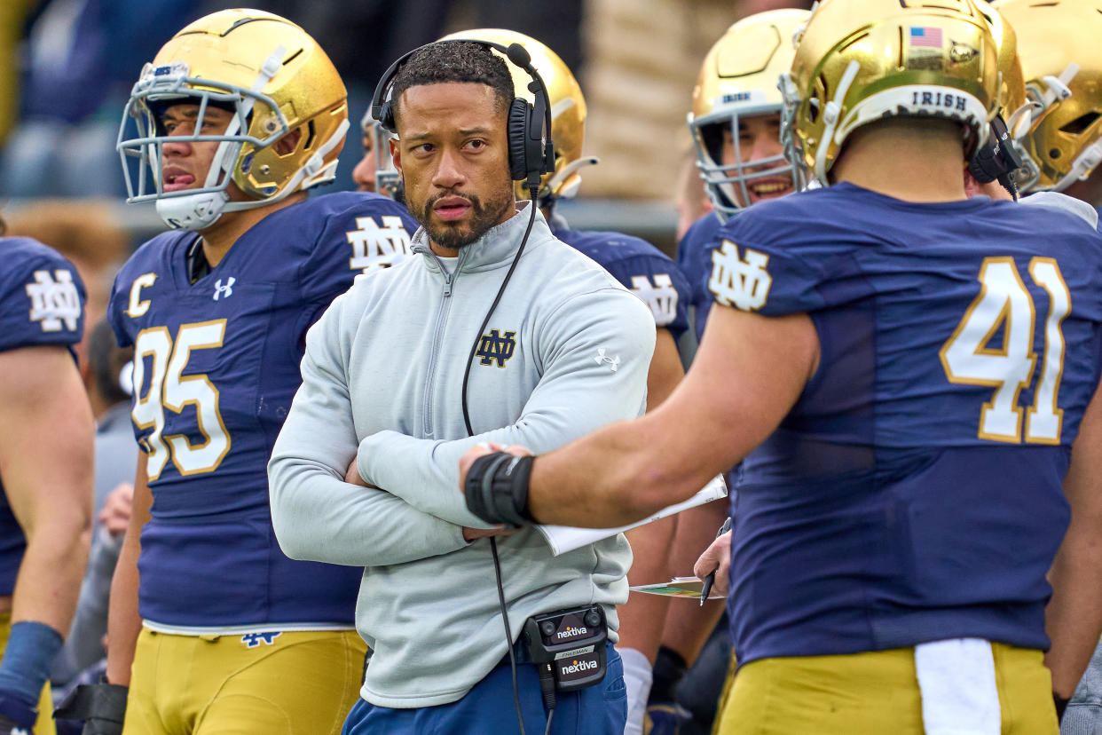 SOUTH BEND, IN - NOVEMBER 20: Notre Dame Fighting Irish defensive coordinator Marcus Freeman looks on during a game between the Notre Dame Fighting Irish and the Georgia Tech Yellow Jackets on November 20, 2021 at Notre Dame Stadium, in South Bend, IN.  (Photo by Robin Alam/Icon Sportswire via Getty Images)