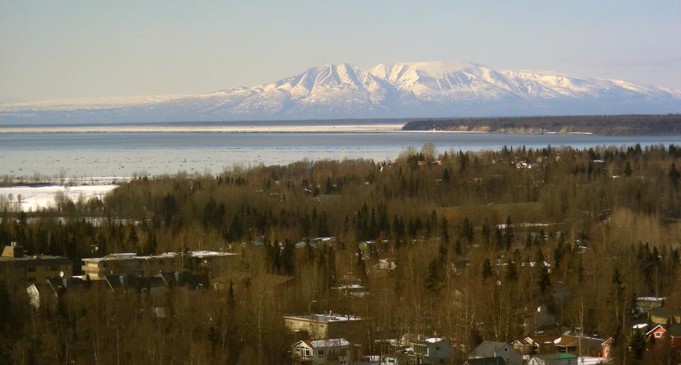           El Monte Susitna, en el sur de Alaska, conocido como la 'Mujer dormida'.  Flckr/Mel Green (https://www.flickr.com/photos/henkimaa/5587293363/in/photolist-9vJkEc-7E6Jar-69KJqV-ZVRZUE-pXc2o-njWjnF-FFPamS-HSz1iB-udwRe-neQnzC-5xg7y5-dcJkb-21ZoKCx-9gsiSB-Ji5BM-bu15gy-92fqH4-buTede-92ixjq-6KhQU-863Nvn-8fz2n6-4eVVRL-bvB3Dy-9UX48v-9UZTM7-7WXUjy-8z1Jym-awLPkE-9gHYjV-7Z2Qcs-bGUSNK-bGUTpT-aZUgbX-bu15xU-bHnjxH-LPb4j-74Ysgf-5BZ6X7-bHnjvr-9KXvAX-5JF2dz-866Yjw-8mLRWX-86mBYX-86mBAP-9KXrdV-4MfXyk-23yUyvC-7YKbag) Creative Commons CC BY-NC-ND 2.0 (https://creativecommons.org/licenses/by-nc-nd/2.0/)