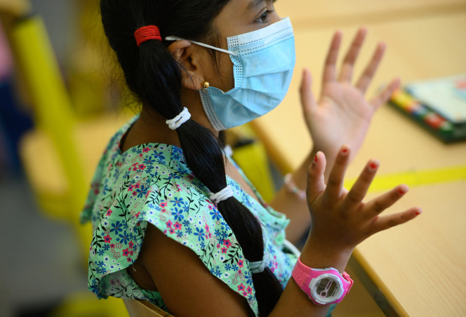 29 July 2020, Hessen, Frankfurt/Main: Bushra (7) is sitting in the classroom wearing a mask. Education Minister Lorz visits a so-called summer camp at the Liebfrauen Primary School during the school holidays. According to the ministry, more than 7000 students at over 130 Hessian schools are to be prepared for the coming school year with this form of teaching. Photo: Andreas Arnold/dpa (Photo by Andreas Arnold/picture alliance via Getty Images)