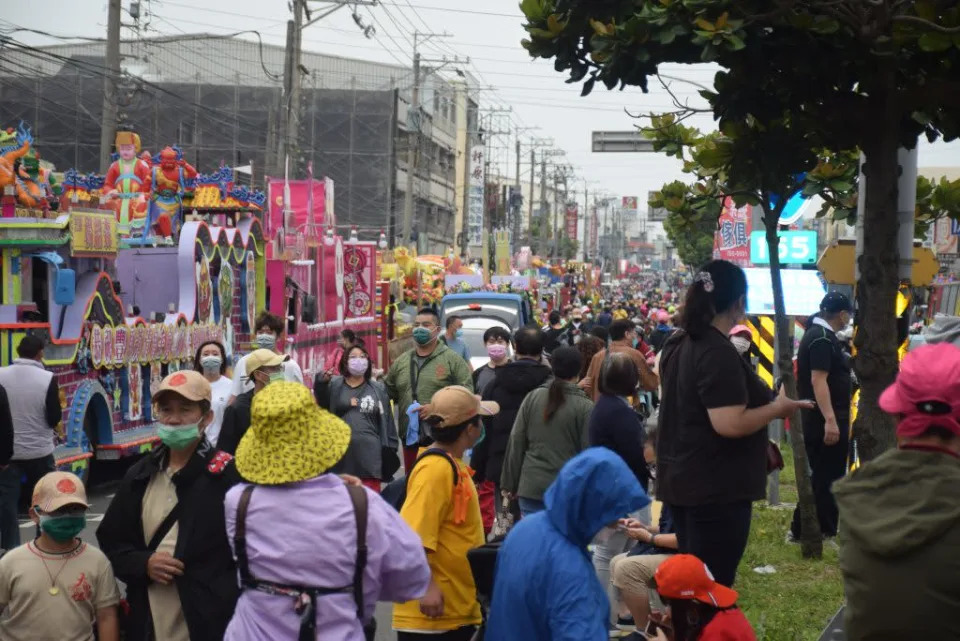 &#x005927;&#x007532;&#x005abd;&#x007956;&#x004e5d;&#x005929;&#x00516b;&#x00591c;&#x009076;&#x005883;&#x009032;&#x009999;&#x005341;&#x004e03;&#x0065e5;&#x0056de;&#x00947e;&#x00ff0c;&#x005728;&#x004fe1;&#x00773e;&#x007684;&#x007c07;&#x0064c1;&#x004e0b;&#x009076;&#x005883;&#x005e02;&#x005340;&#x003002;&#x00ff08;&#x008a18;&#x008005;&#x009673;&#x0069ae;&#x00660c;&#x00651d;&#x00ff09;