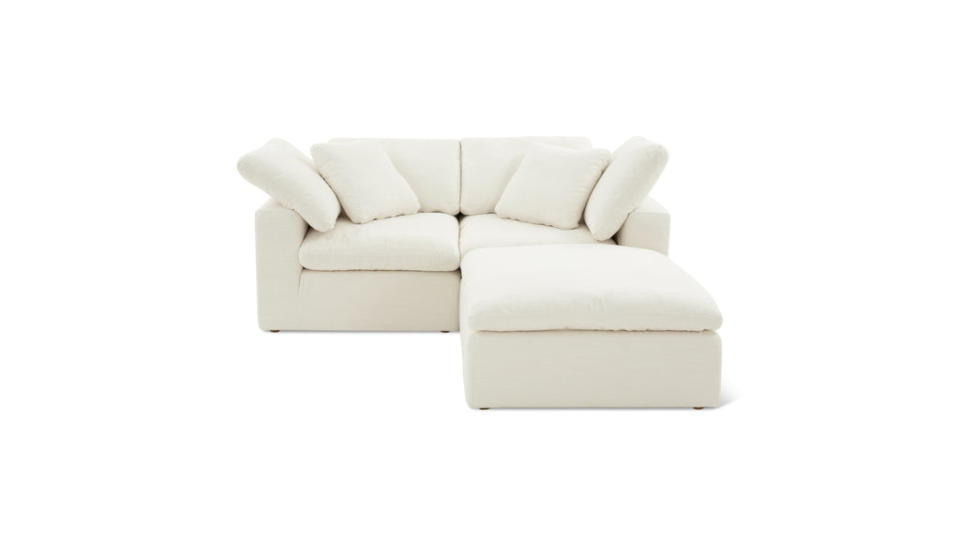 <p><a href="https://go.redirectingat.com?id=74968X1596630&url=https%3A%2F%2Fwww.sundays-company.com%2Fproducts%2Fmovie-night-standard-3-piece-modular-sectional-cream-linen&sref=https%3A%2F%2Fwww.elle.com%2Ffashion%2Fshopping%2Fg60233022%2Fbest-couches-for-small-spaces%2F" rel="nofollow noopener" target="_blank" data-ylk="slk:Shop Now;elm:context_link;itc:0;sec:content-canvas" class="link ">Shop Now</a></p><p>Movie Night Modular Sectional</p><p>sundays-company.com</p><p>$3480.00</p>