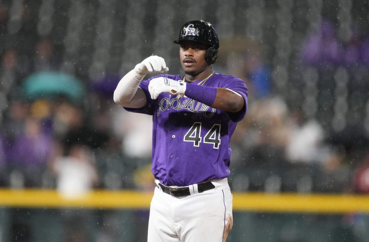 Rodgers' RBI single in 10th lifts Rockies over Giants 4-3