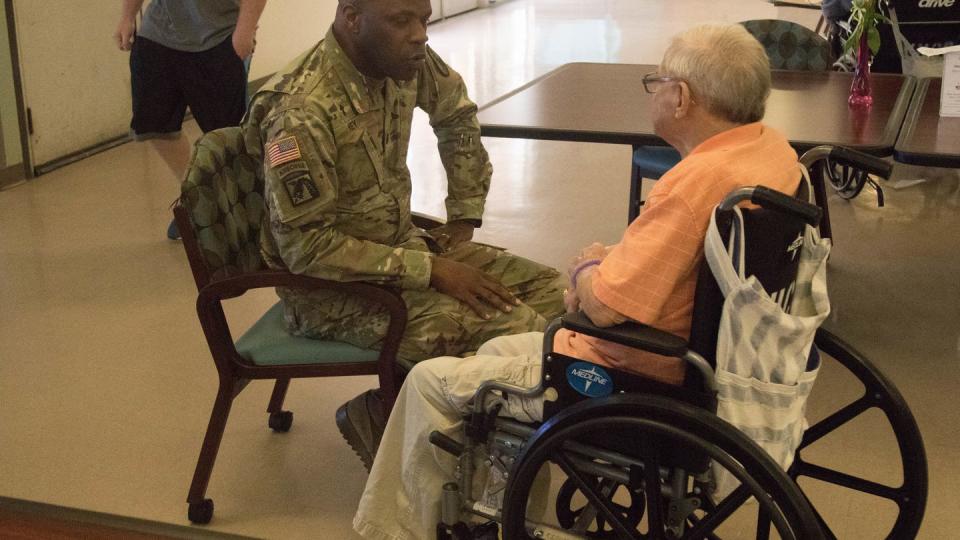 Army Lt. Col. James Key speaks with an Air Force veteran from the Veterans Home in Barstow, California, during a Veterans Home volunteer event in 2019. (Pvt. James Newsome/Army)