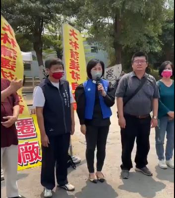 高雄市議員陳麗娜表示，大林煉油廠氣爆火災事故，如果說中油沒有疏失，高雄市政府也監督得當，那麼爆炸是附近的居民咎由自取嗎？這樣的高雄市政府失職了！這樣的中油公司應該要無限期停工！（記者吳文欽攝）