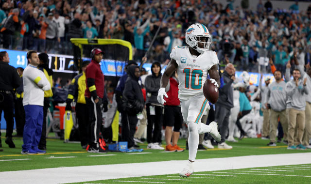 Dolphins restructure WR Tyreek Hill's contract, save $18 million in cap  space