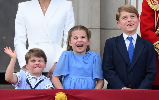 A close up of the kiddos from the Buckingham Palace balcony. (Photo: DANIEL LEAL via Getty Images)