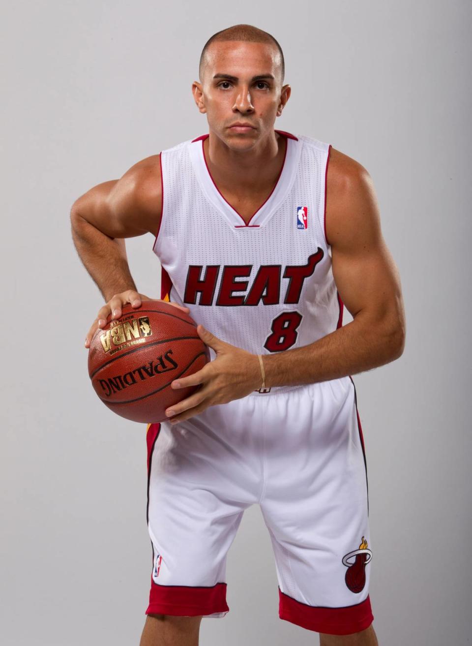 Carlos Arroyo en un día de reunión con la prensa de los jugadores del Heat en Bank United Center en Coral Gables, en septiembre del 2010.